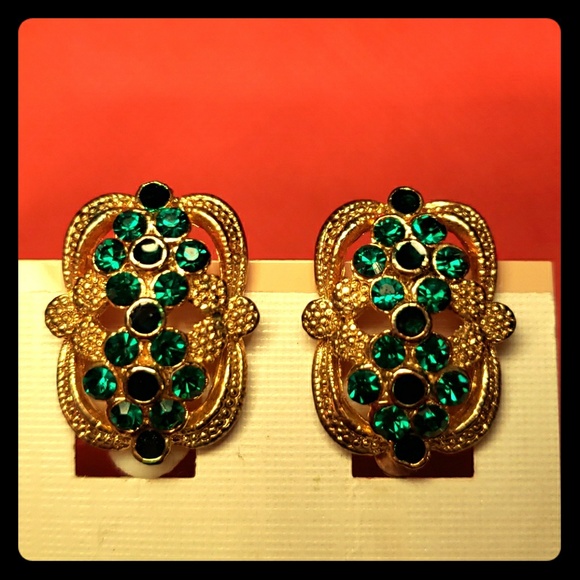 Vntg Green black rhineston goldtone clip  earrings - Picture 2 of 5